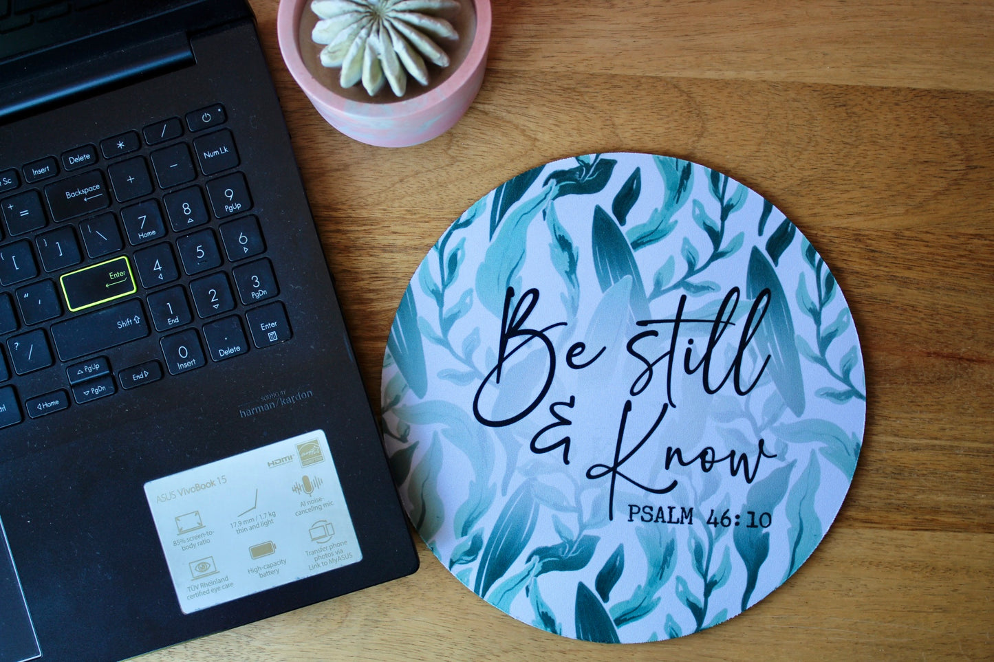 Be Still Round Mousepad